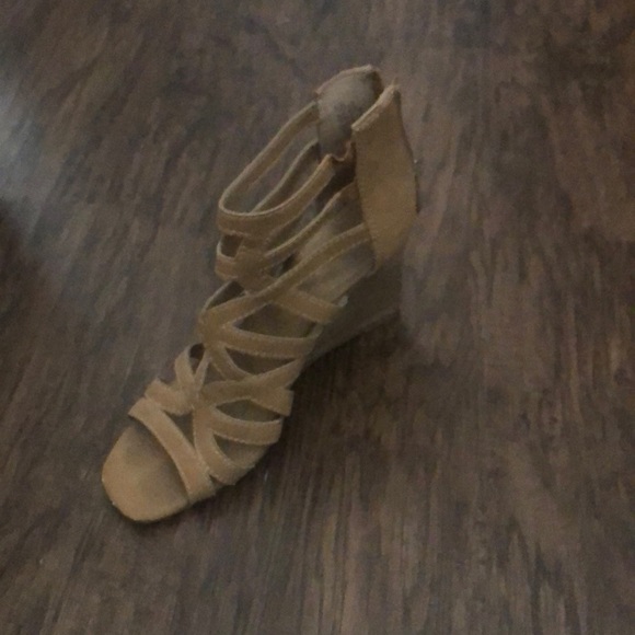 Strappy wedges - Picture 3 of 3